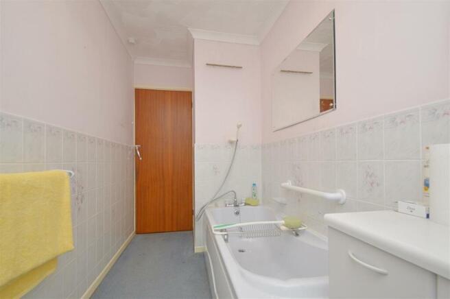 Bathroom1.jpg