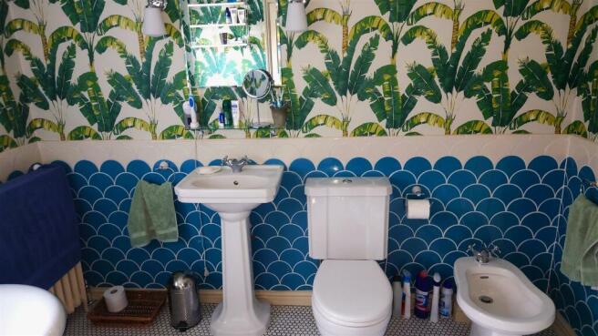 Bathroom 02.JPG