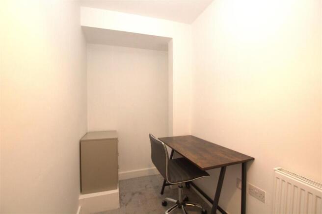 4 bed Terraced to rent Image 11