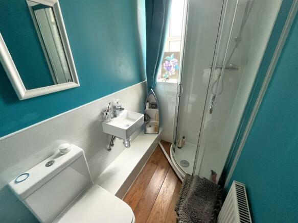 SHOWER ROOM
