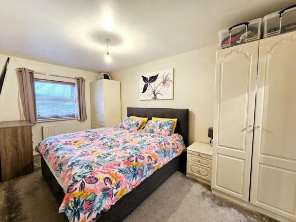 3 bed Link Detached House for sale Image 9
