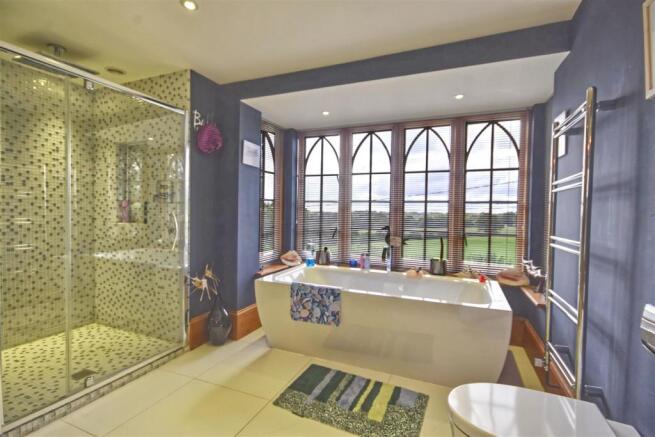 Family bathroom suite