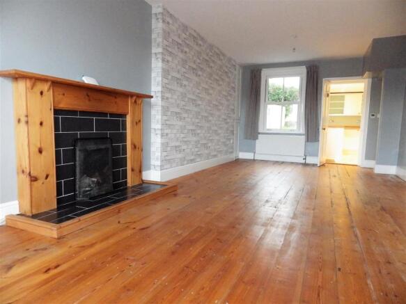Lounge/Dining Room