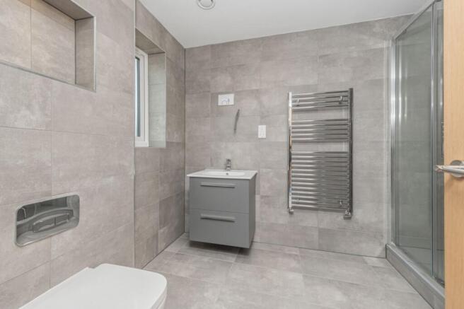 5 bed Detached for sale Image 12