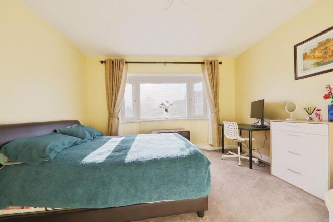 4 bed Detached Bungalow for sale Image 10