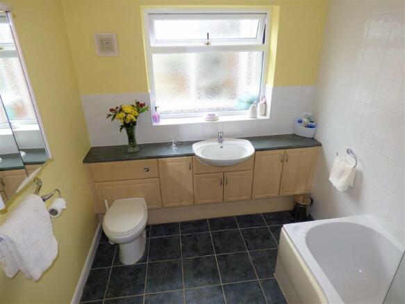 FAMILY BATHROOM
