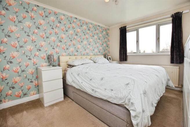 4 bed Semi-Detached for sale Image 11