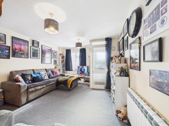 CAM02023G0-PR0195-STILL010