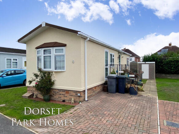 2-bed caravan on Selwood Park, Weymans Avenue, Kinson, Bournemouth, Dorset, £99,950