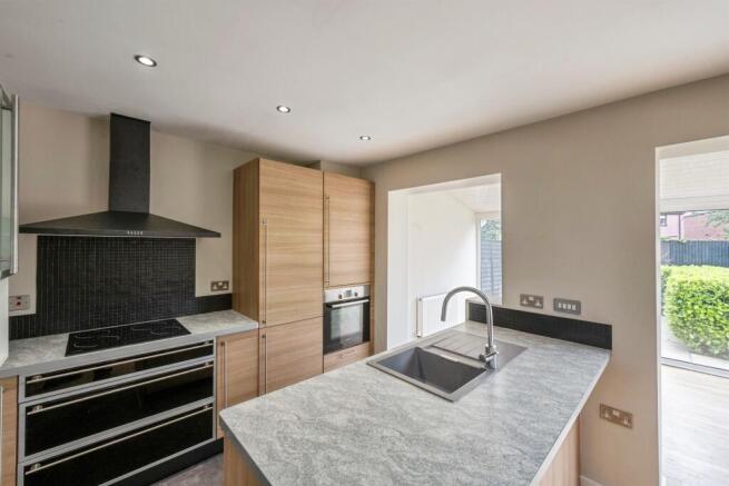 4 bed Town House for sale Image 6