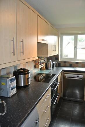 FITTED KITCHEN
