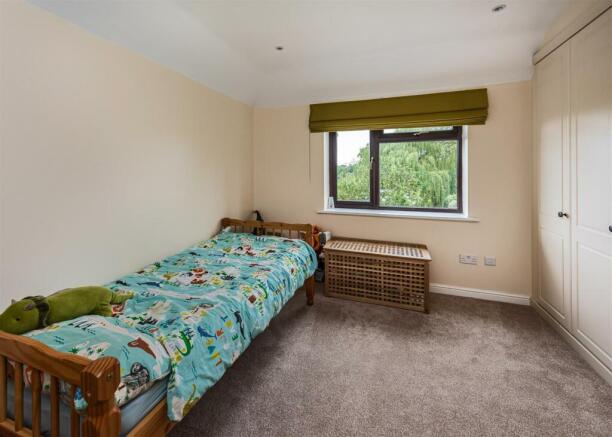 5 Dimmingsdale Road-bed5.jpg