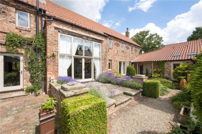 5 bed House for sale Image 4