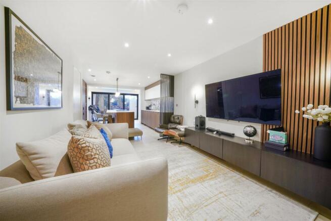 2 Sir Alexander Close - awChKqEFsHIzjnlxD2Sn.jpg