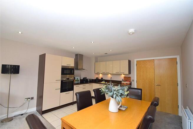 3 bed Apartment for sale Image 7