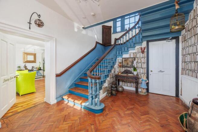 7 bed House for sale Image 5
