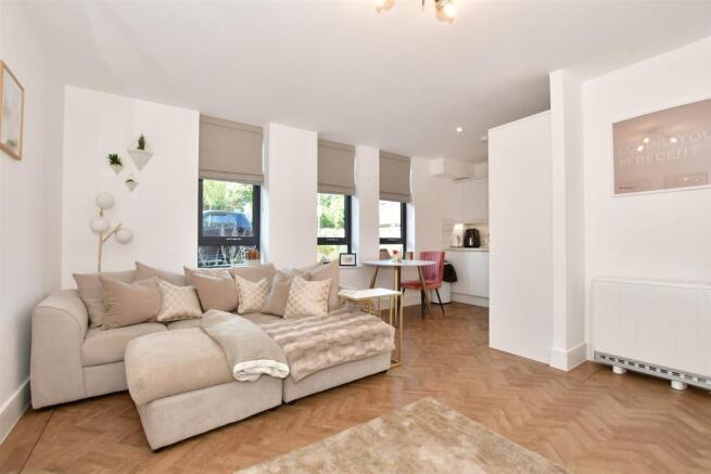Lounge/Kitchen