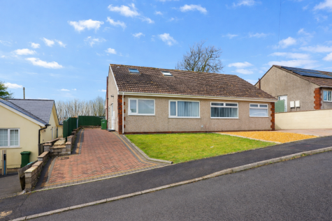 Clos Powys, Beddau, CF38
