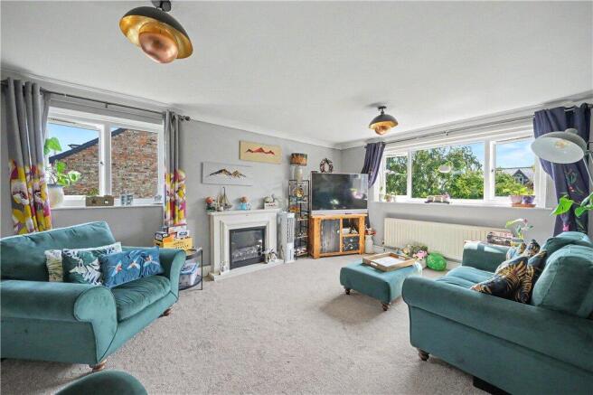 3 bed Apartment for sale Image 6