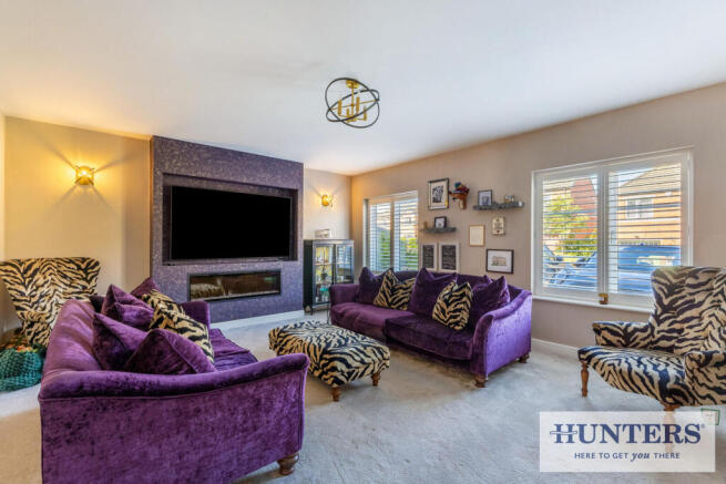 5 bed Detached for sale Image 2