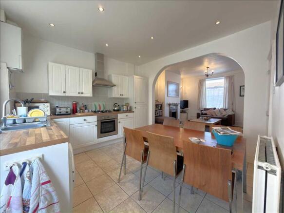 3 bed House for sale Image 6