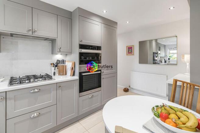 4 bed Detached for sale Image 11