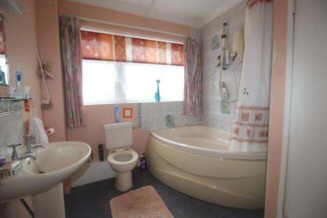 BATHROOM / WC