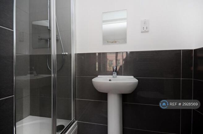 4 bed Terraced to rent Image 9
