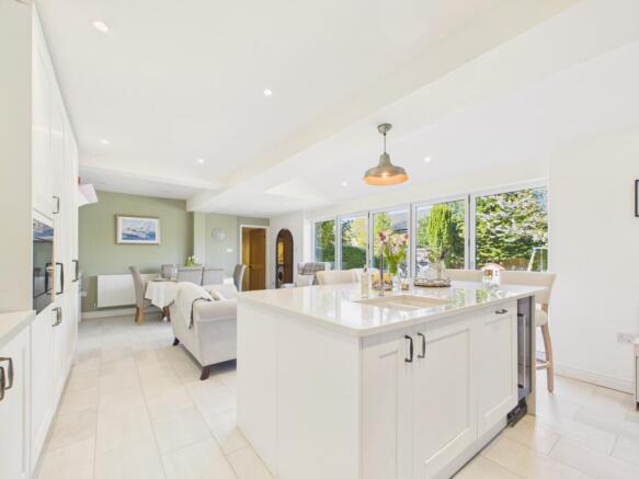 4 bed Detached for sale Image 11