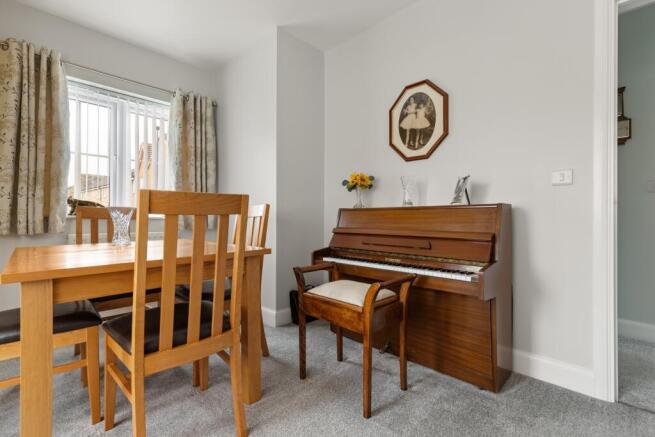 4 bed Detached for sale Image 10