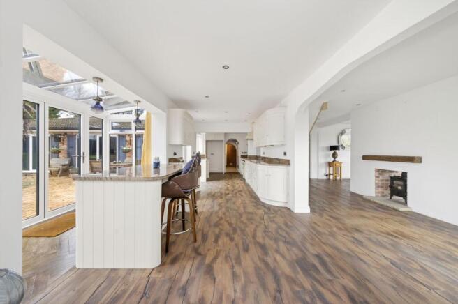 4 bed Detached for sale Image 8