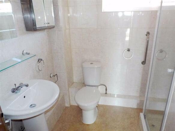 SHOWER ROOM: