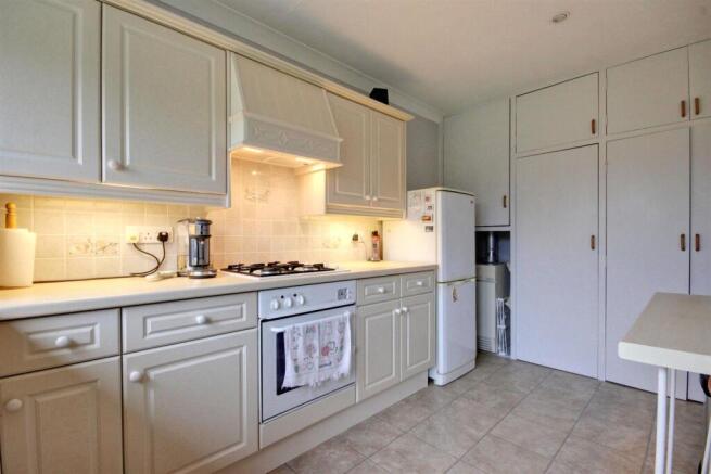 2 bed Semi-Detached Bungalow for sale Image 5