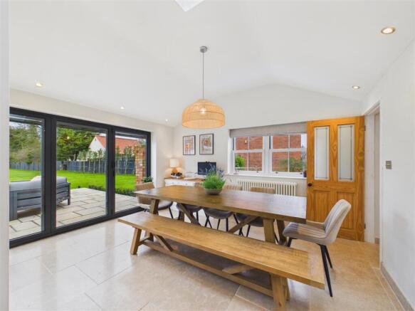 4 bed Detached for sale Image 9