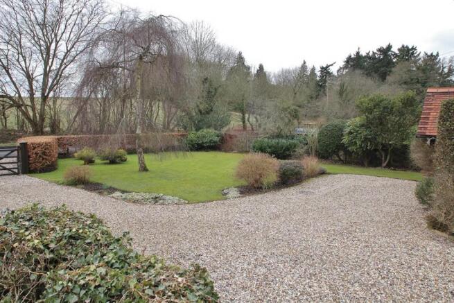 Front Garden & Drive.JPG