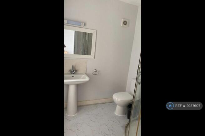 2 bed Semi-Detached to rent Image 5