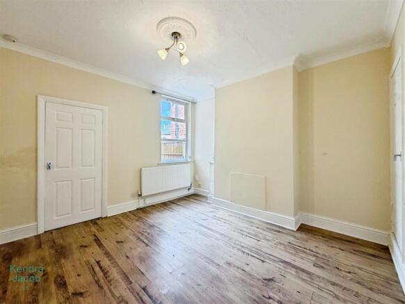 3 bed Semi-Detached for sale Image 8