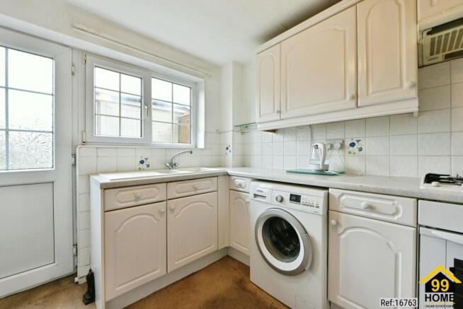 3 bed Semi-Detached for sale Image 9