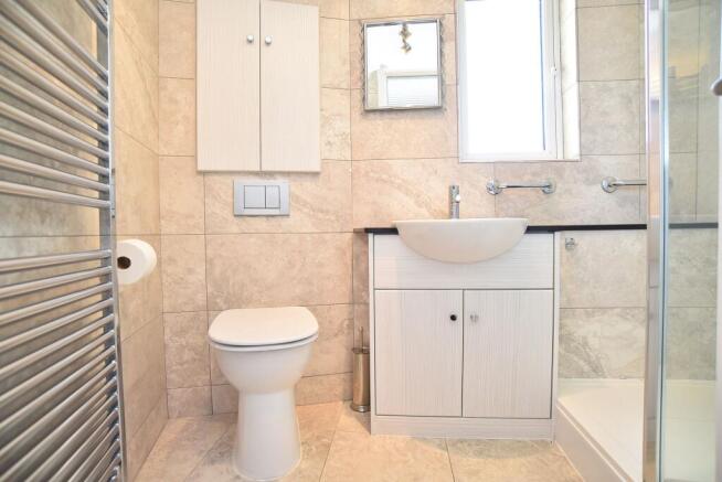 3 bed Flat for sale Image 5