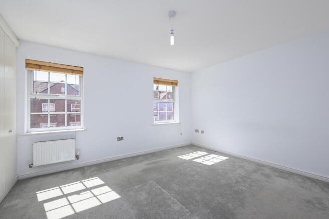 4 bed House for sale Image 8