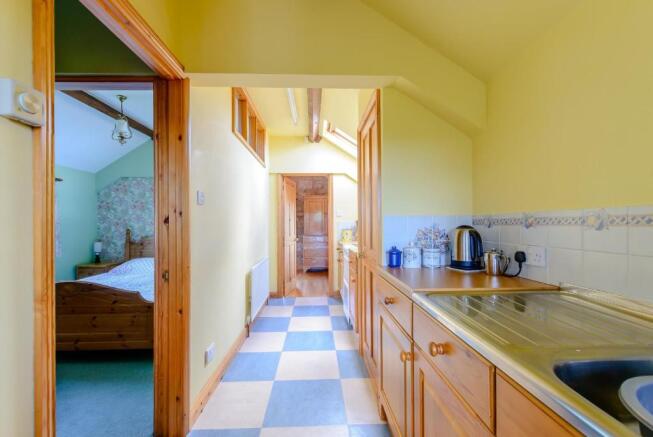 8385615-interior01.jpg