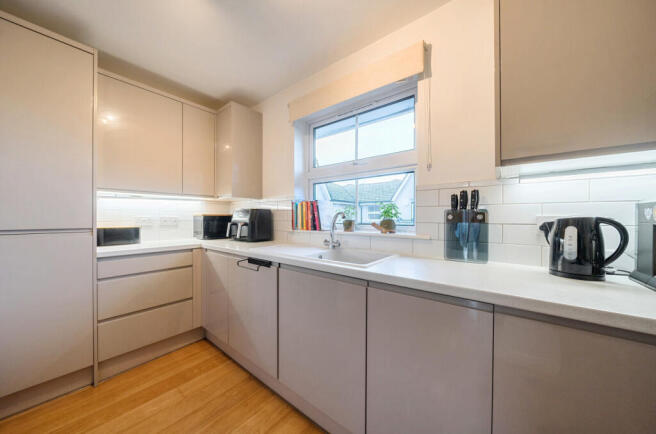 1400157-22-696a0b...