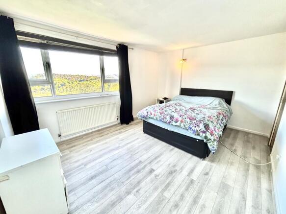 2 bed House to rent Image 5
