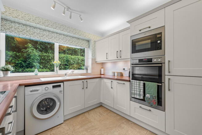 2 bed Ground Flat for sale Image 10