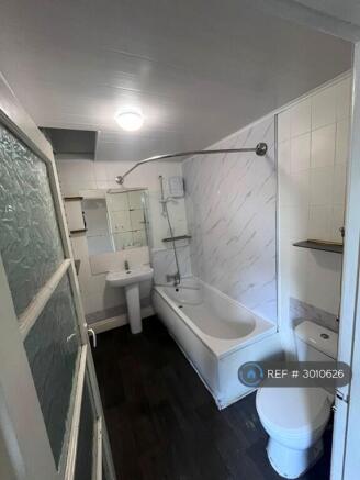 4 bed Flat to rent Image 12