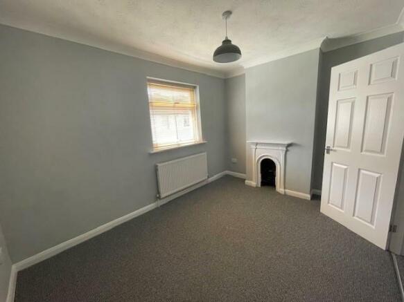 Main bedroom 2.jpg