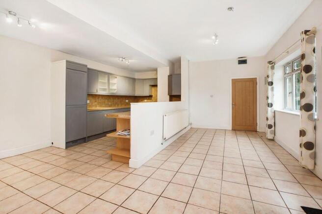 kitchen/family...