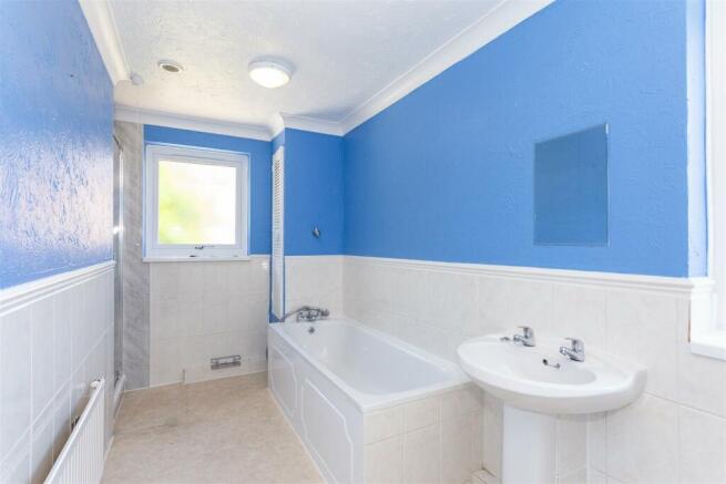 Bathroom1.jpg