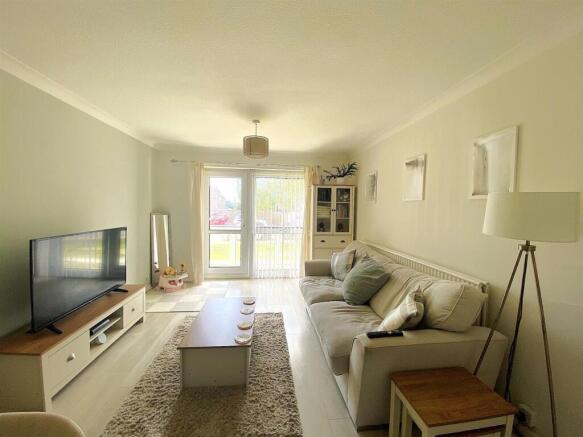 15A Harewood Close - Lounge1.jpg