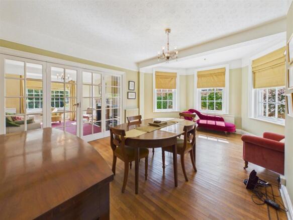 5 bed Detached for sale Image 10
